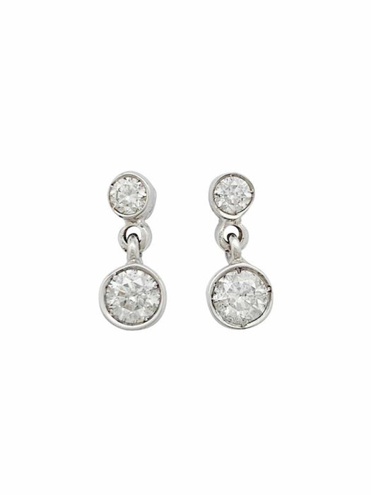 Boucles d'oreilles Boucles d'oreilles pendantes en or blanc et diamants. 58 Facettes 30145