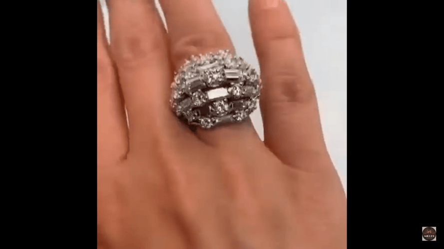 Bague 49 Bague dôme Van Cleef & Arpels en platine et diamants. 58 Facettes 29356-1