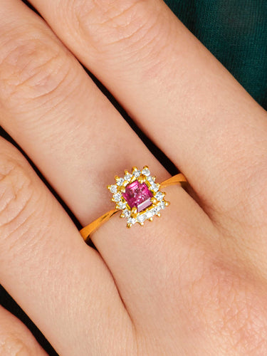 Bague 54 Bague or jaune rubis central et diamants 58 Facettes 761