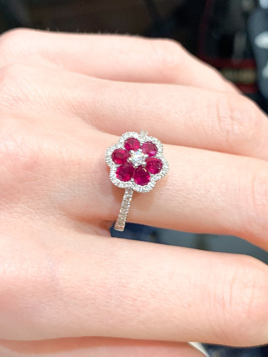 Bague Bague Fleur Rubis 58 Facettes