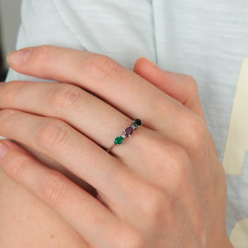 Bague Bague Trilogie Rubis Émeraude Saphir et Diamants en argent 58 Facettes 1