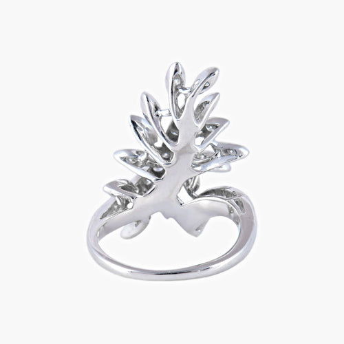 Bague 49 Bague "feuille" en or blanc et diamants 58 Facettes P6L7