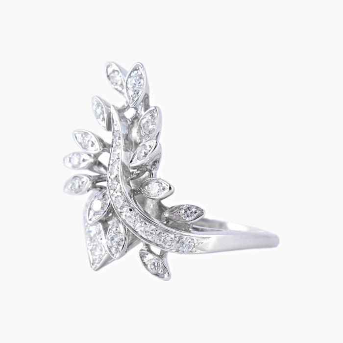 Bague 49 Bague "feuille" en or blanc et diamants 58 Facettes P6L7