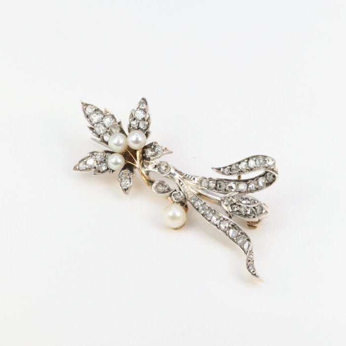 Broche Broche Erable en Or, Diamants, et Perles Fines 58 Facettes 275