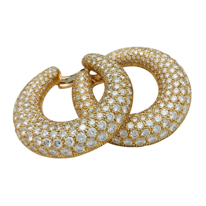 Cartier earrings in yellow gold, diamonds.