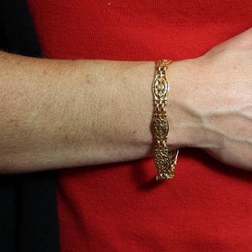 Bracelet Bracelet ancien en or motifs floraux 58 Facettes 17-348