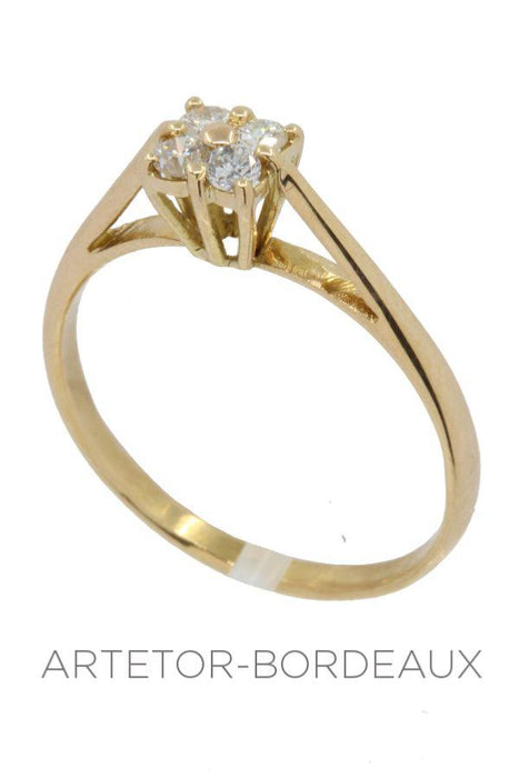 Solitaire style ring