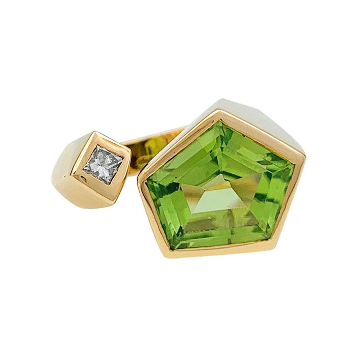Ring 55 Ring in yellow gold, diamond and peridot. 58 Facettes 29947
