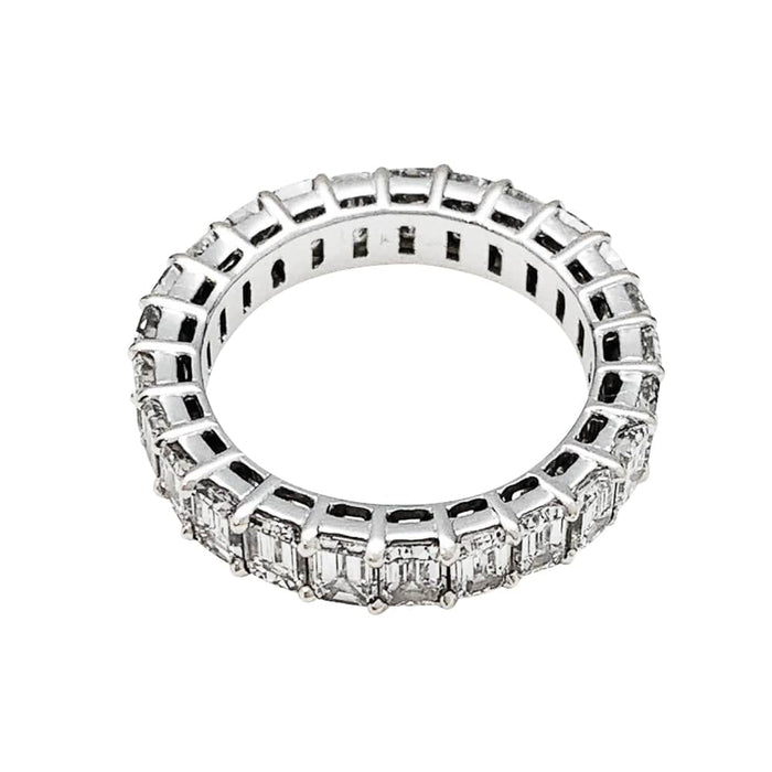 Bague 52 Alliance diamants taille émeraude en or blanc. 58 Facettes 30229