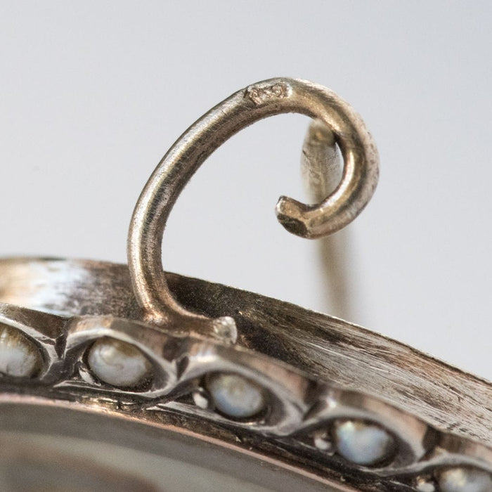 Broche Broche ancienne miniature et perles sur argent 58 Facettes 18-269