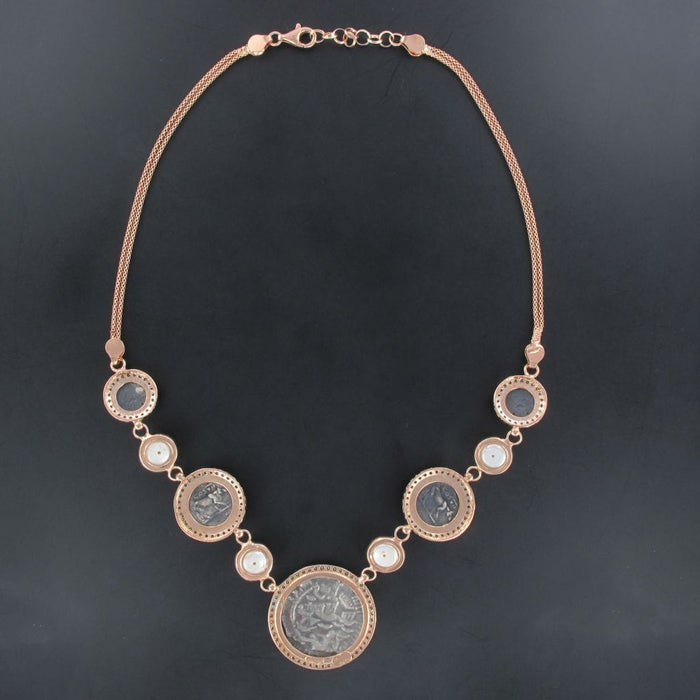 Collier Collier pièces antiques perles et cristaux 58 Facettes DC009