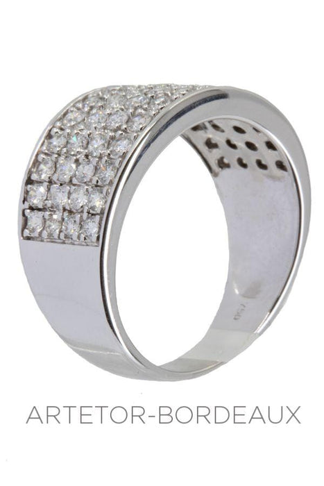 Modern diamond ring