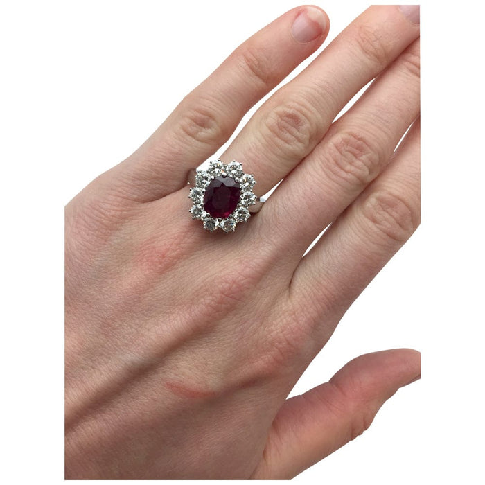 White gold ring, oval ruby ​​surrounded by diamonds.