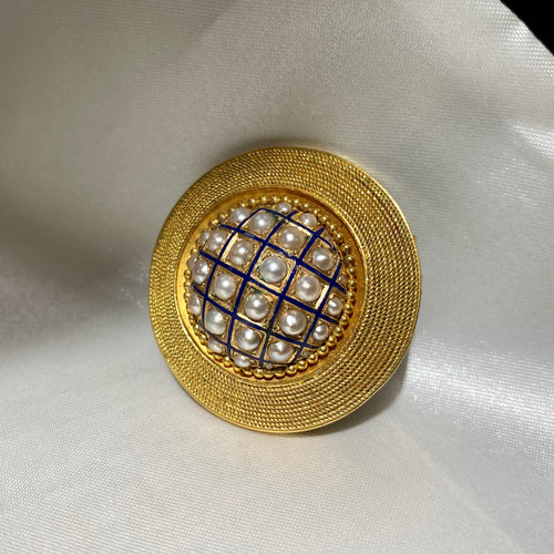 Broche Broche victorienne antique en perles naturelles, émail bleu et or jaune 58 Facettes CEY15