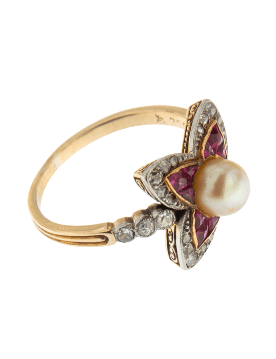 Yellow gold, pearl and natural ruby ​​ring