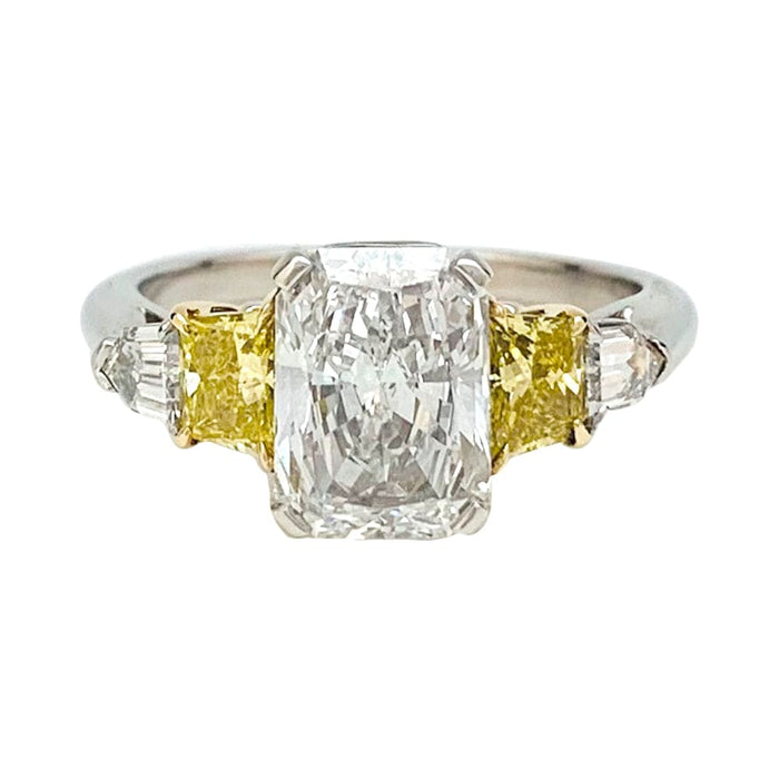 Bague platine et or jaune diamant rectangulaire brillanté, 2 carats.