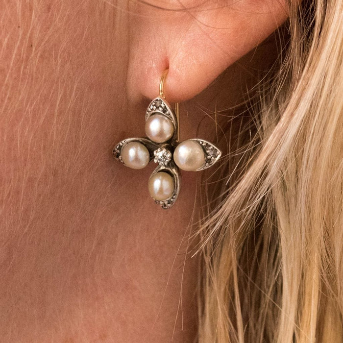 Boucles d'oreilles Boucles d'oreilles anciennes trèfles perles fines et diamants 58 Facettes 19-043