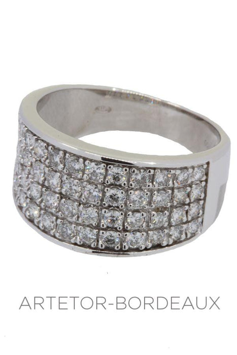 Modern diamond ring