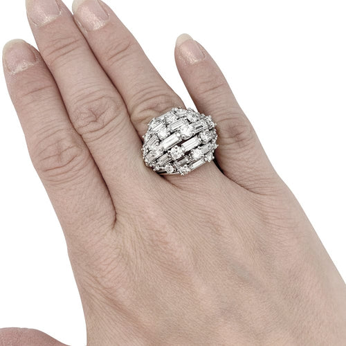 Bague 49 Bague dôme Van Cleef & Arpels en platine et diamants. 58 Facettes 29356-1