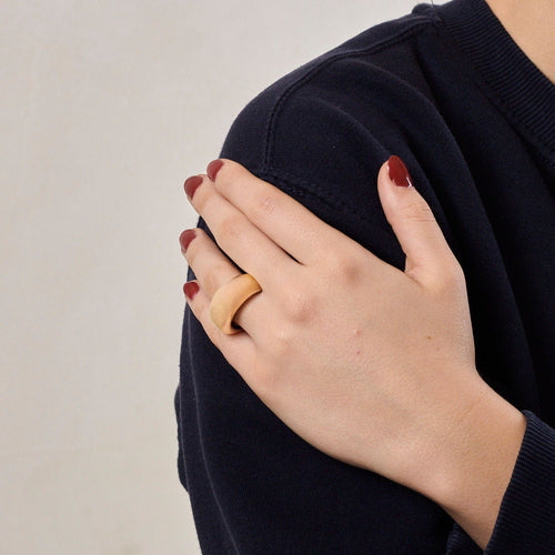 Bague 51 CHAUMET - Large anneau en or jaune 58 Facettes