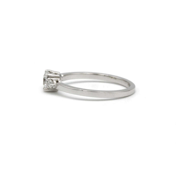 Bague 51 Solitaire accompagné - 0,38 carat D VVS1 58 Facettes 240079R