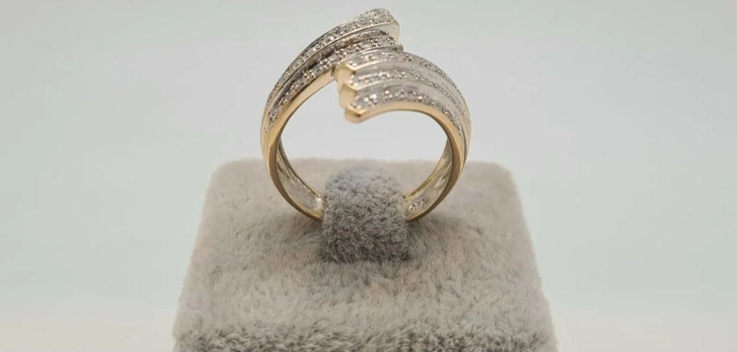 Bague 54 Bague en or jaune, diamants 58 Facettes