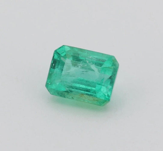 Gemstone Certificat Emeraude 0.66cts GFCO 58 Facettes 178