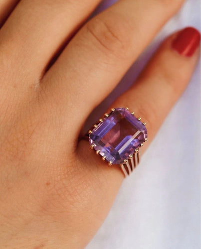 Bague Bague en or jaune et Améthyste 58 Facettes 18690