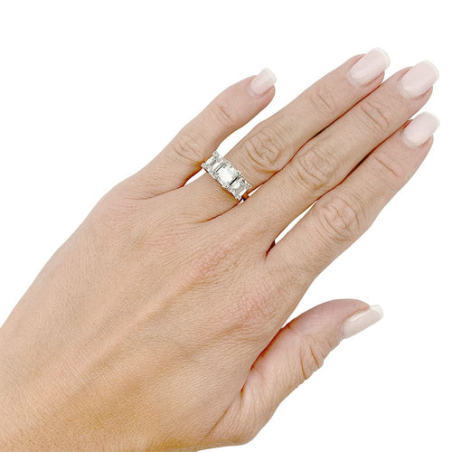 Bague 55 Bague trilogie diamants, or et platine. 58 Facettes 31554