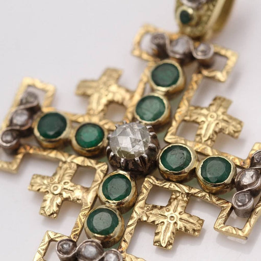 Pendentif Pendentif croix en or 18 carats avec émeraudes et diamants 58 Facettes E359871L