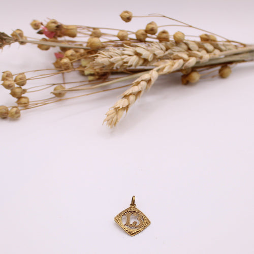 Pendentif Pendentif or jaune motif losange « 13 » 58 Facettes