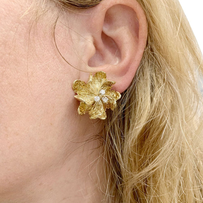 Boucles d'oreilles Boucles d'oreilles Boucheron "Fleurs" or jaune et diamants. 58 Facettes 31227