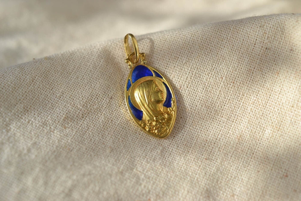 Pendentif Médaille Vierge Marie émail bleu 58 Facettes Ref1894