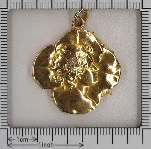 Pendentif Médaillon porte-bonheur Art Nouveau Diamants 58 Facettes 23128-0247
