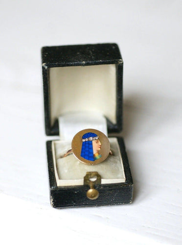 Bague Bague ancienne Egyptomania en or, diamants, émail 58 Facettes