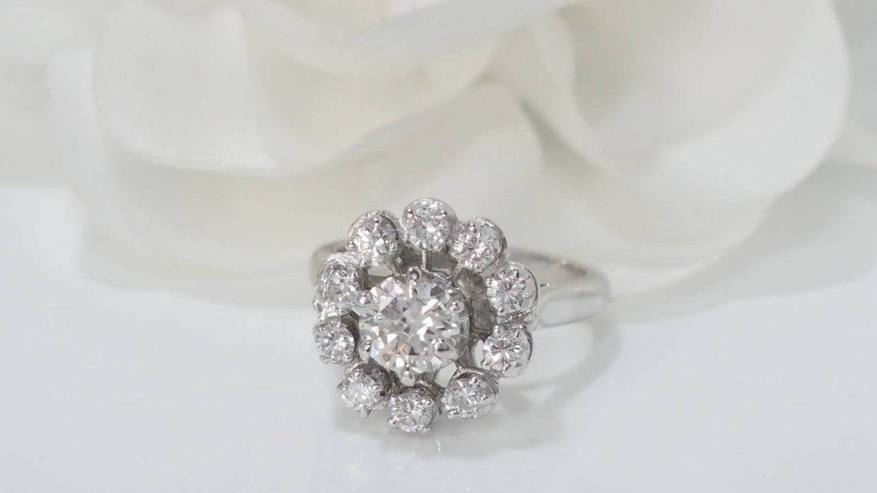 Bague 49.5 Bague marguerite en or blanc et diamants 58 Facettes 32186