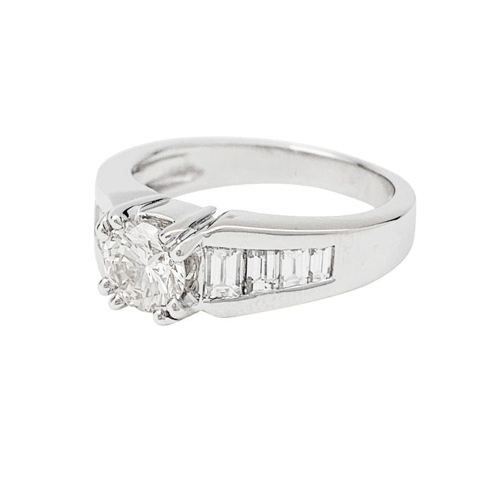 Bague 52 Bague solitaire accompagné de diamants baguette. 58 Facettes 30920