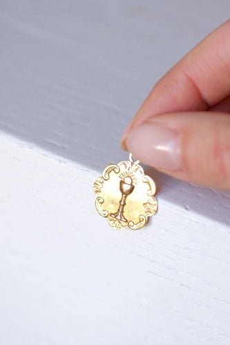 Pendentif Médaille ancienne au calice sur or rose 58 Facettes