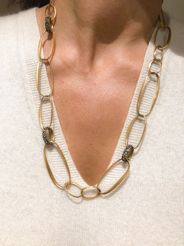 Collier Collier or rose brossé de la maison Pomellato collection Victoria 58 Facettes