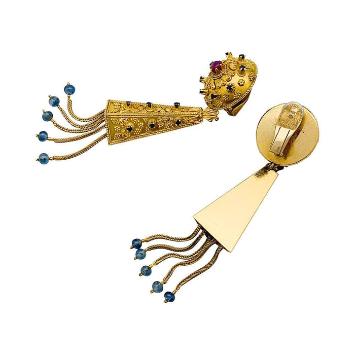 Boucles d'oreilles Boucles d'oreilles pendantes en or jaune, rubis et saphirs. 58 Facettes 31138