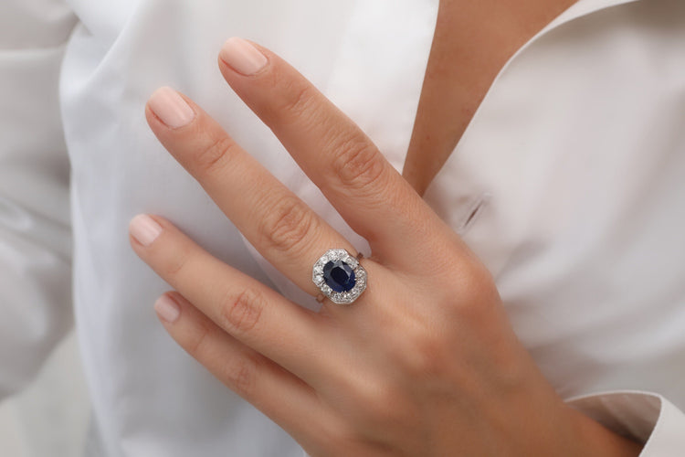 Bague Bague Marguerite or gris, saphir et diamants "Lady Di" 58 Facettes 2429