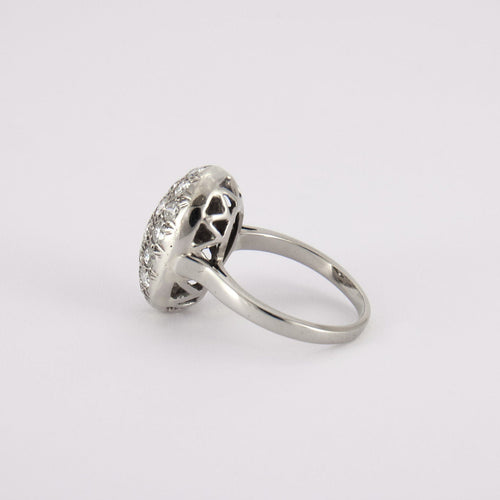 Bague 55 Bague ovale, en or gris, diamants 58 Facettes