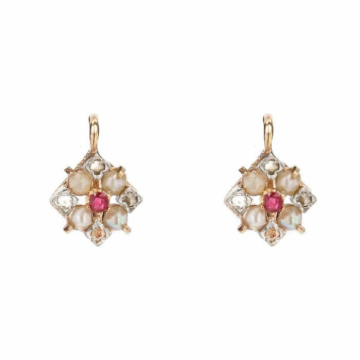 Boucles d'oreilles Boucles d'oreilles dormeuses losangiques rubis perles diamants 58 Facettes 21-234