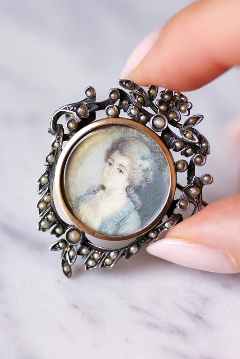 Broche Broche ancienne Victorienne en or et argent avec miniature 58 Facettes