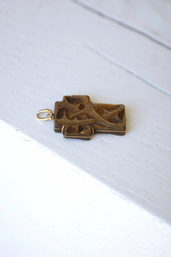 Pendentif Pendentif croix Art Nouveau en or et corne 58 Facettes