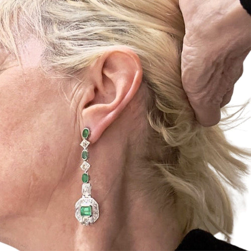 Boucles d'oreilles Boucles d'oreilles en platine de style Art Déco avec diamants et émeraude 58 Facettes Q725A