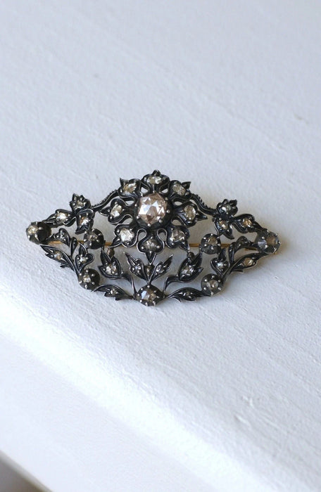 Broche Broche ancienne fleur diamants 58 Facettes