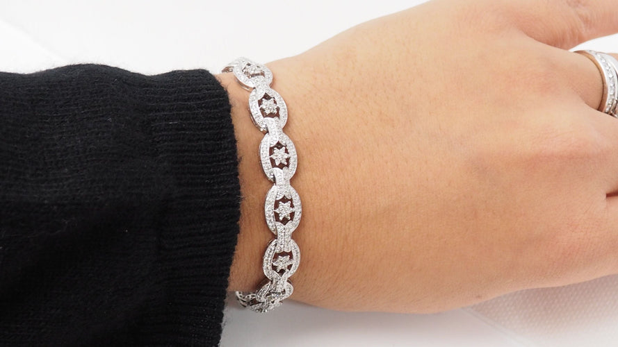 Bracelet Bracelet ajouré en or blanc et diamants 58 Facettes 32457