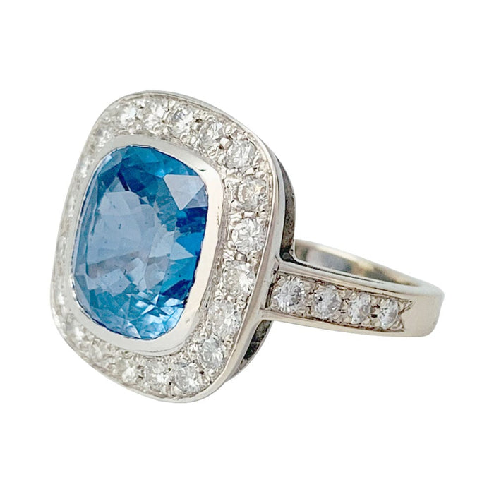 Bague 50 Bague or blanc entourage diamants, saphir 5 carats. 58 Facettes 31549