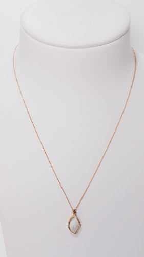 Collier Collier en or rose et nacre 58 Facettes 31596